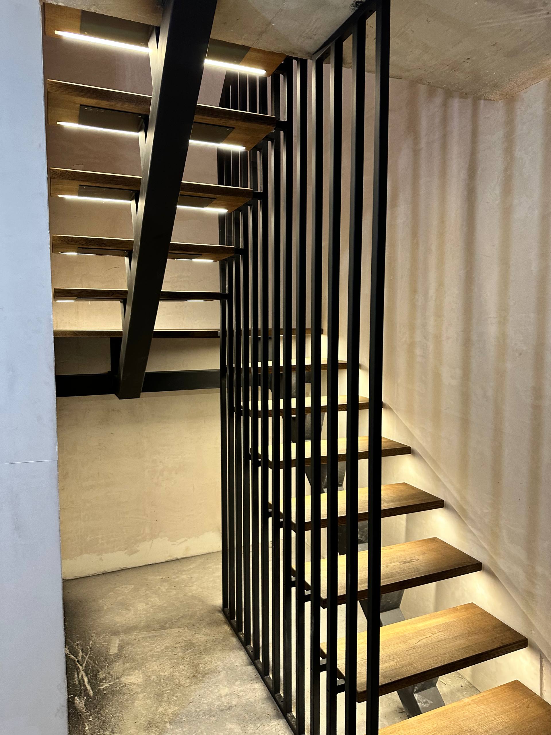 Металлокаркас лестницы